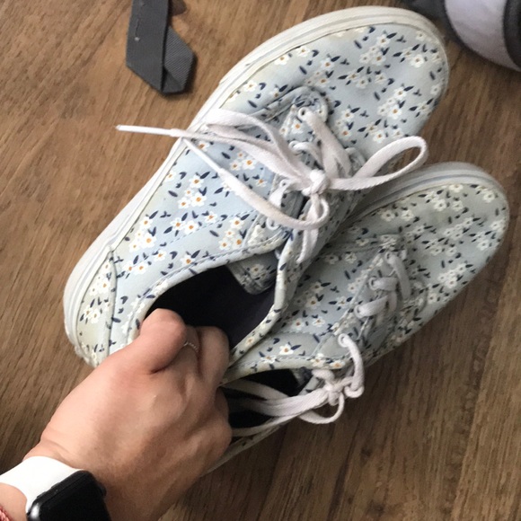 Floral vans - Picture 3 of 4